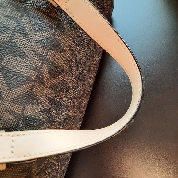 Michael Kors Crossbody Handbag - Picture 6 of 8